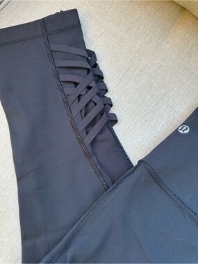 Lululemon Wunder Under - black sz 6